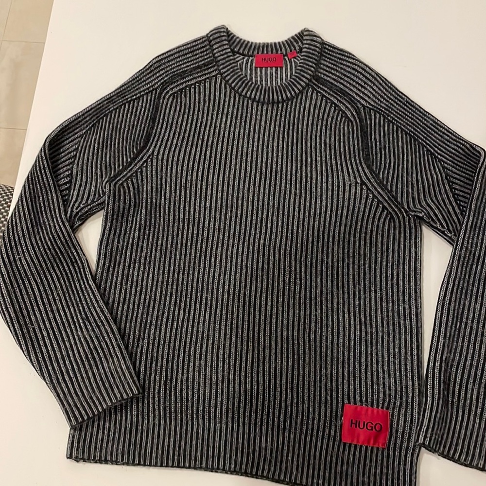Men’s wool/alpaca/polyamide crewneck sweater, dolman sleeve, black/grey rib.